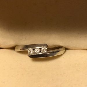 18k white gold ring size 6